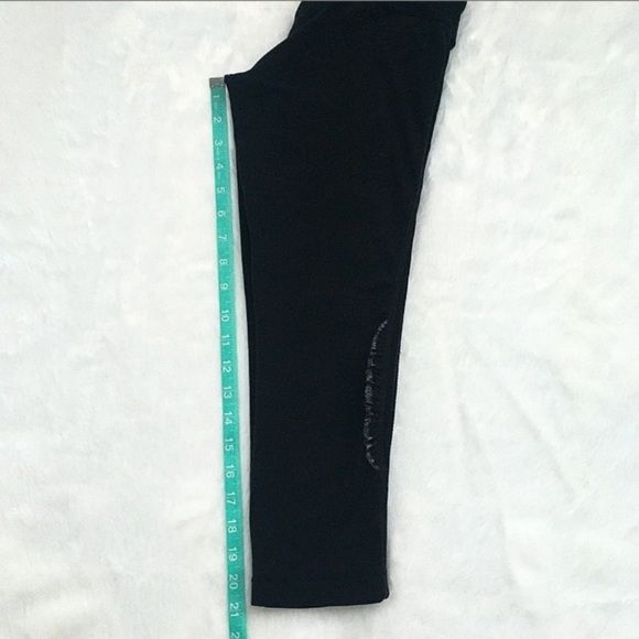 Like New Black Lululemon Wunder Under Ruffle Crops Leggings, size 4 - Picture 6 of 8